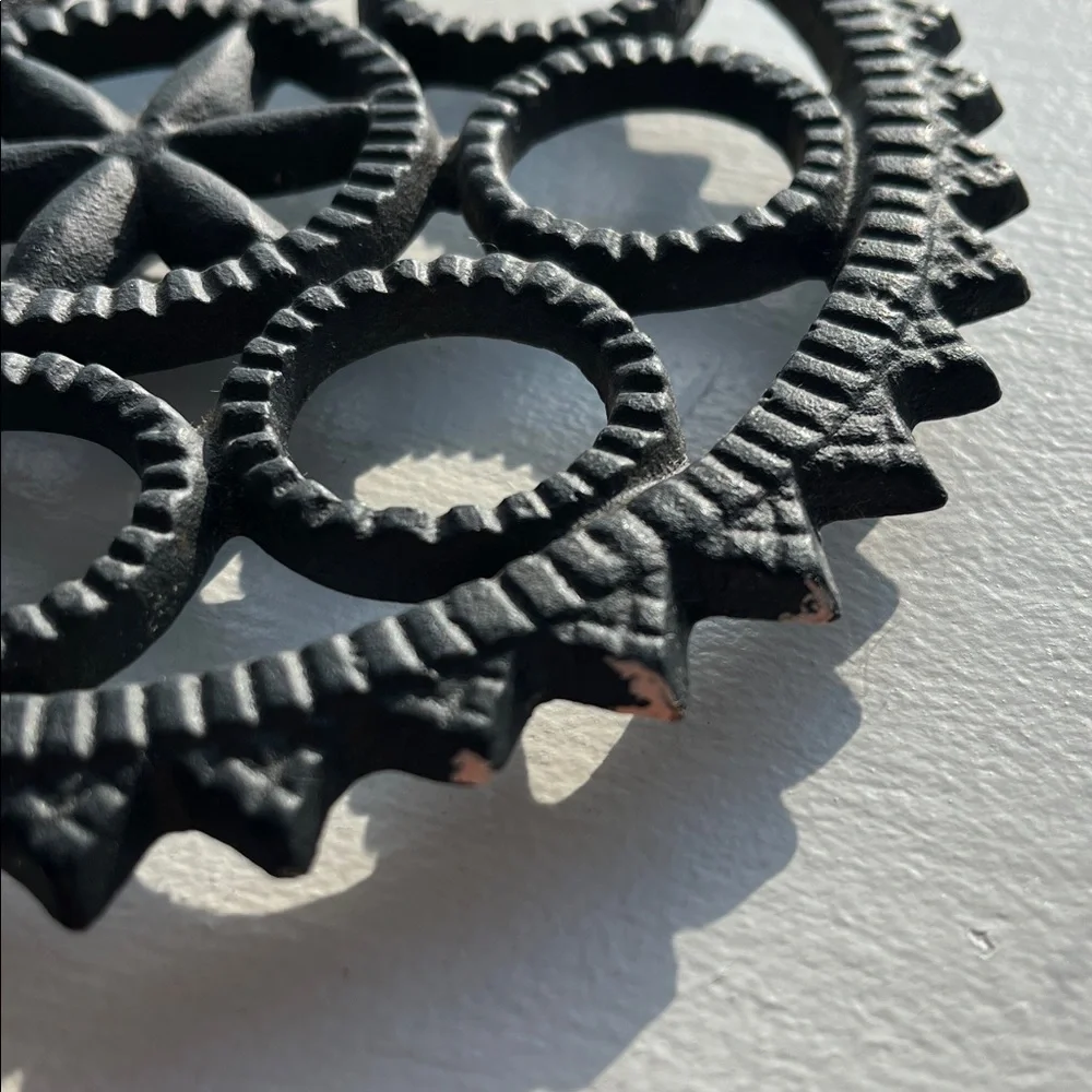 VINTAGE 1948 JZH trivet T-9 HEX Black Cast Iron Trivet